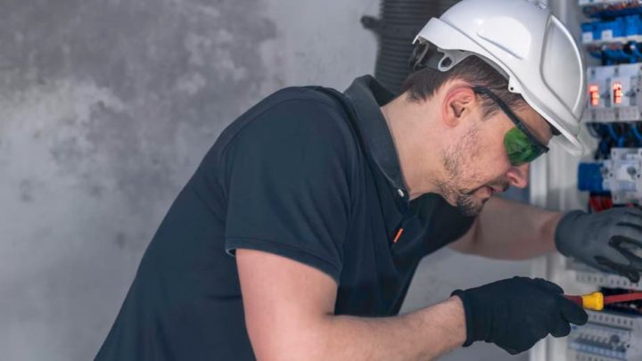Cuándo llamar a un electricista profesional en Aranjuez